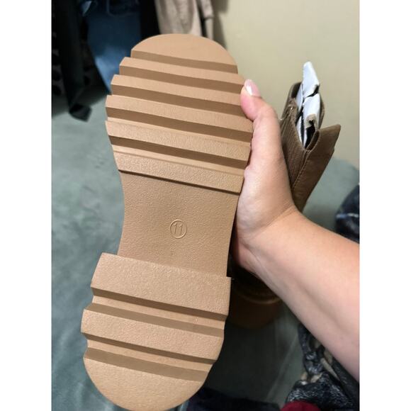 size 11 Universal Thread Tan Chunky Ankle Boots NWT - Picture 5 of 6